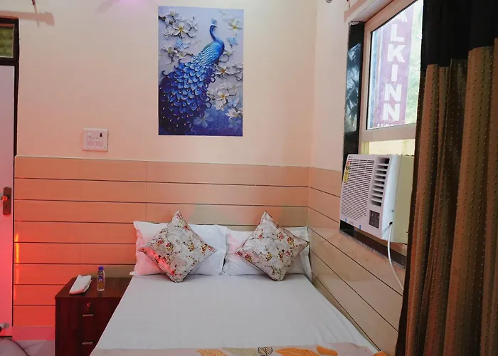 Walkinn Homestay Near Taj Mahal