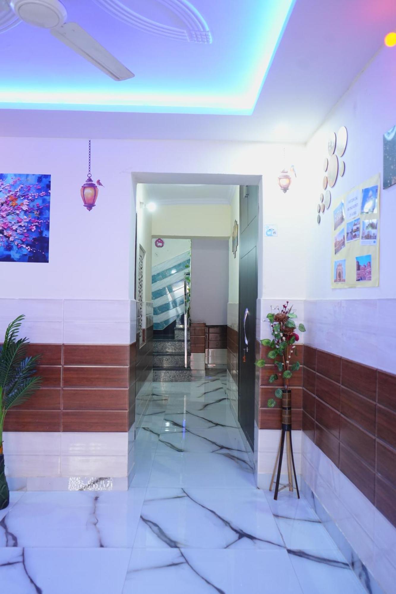 Walkinn Homestay Near Taj Mahal *