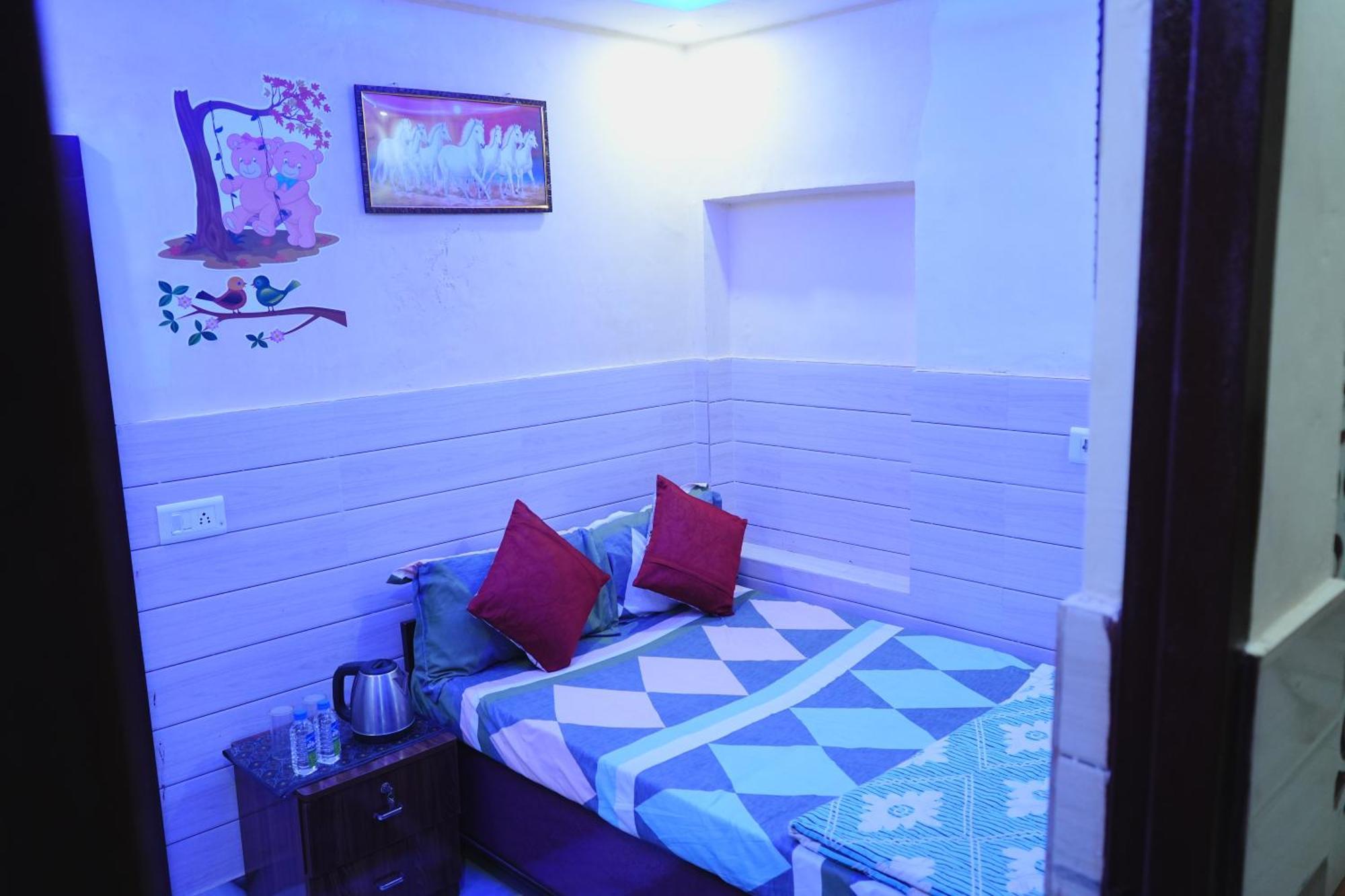 Walkinn Homestay Near Taj Mahal