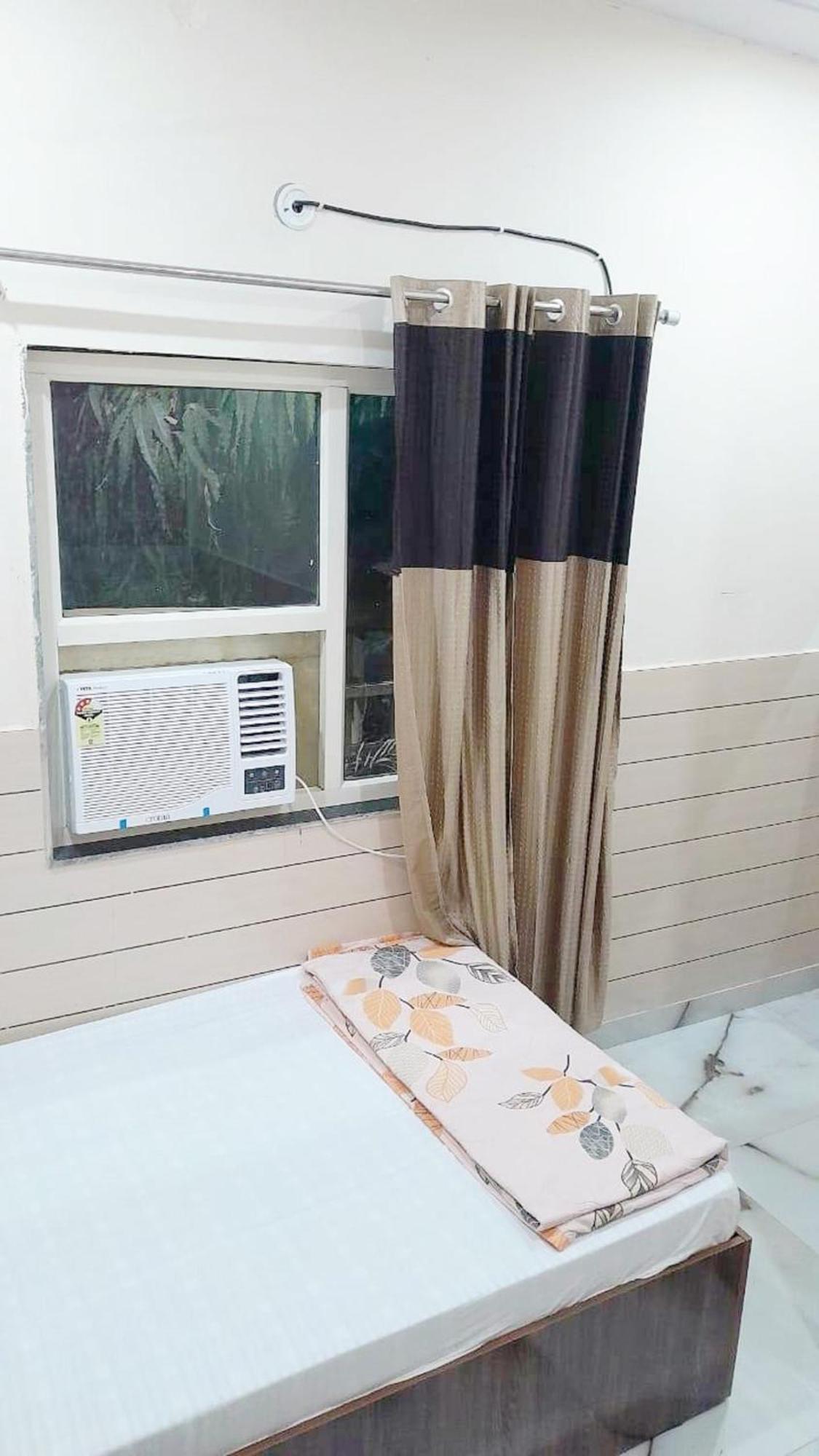 Walkinn Homestay Near Taj Mahal *