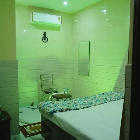 Walkinn Homestay Near Taj Mahal Tajganj Exterior photo